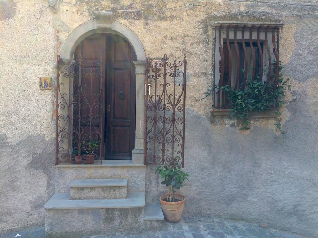 Ferienwohnung Palazzo Cutrufelli Graniti Zimmer foto