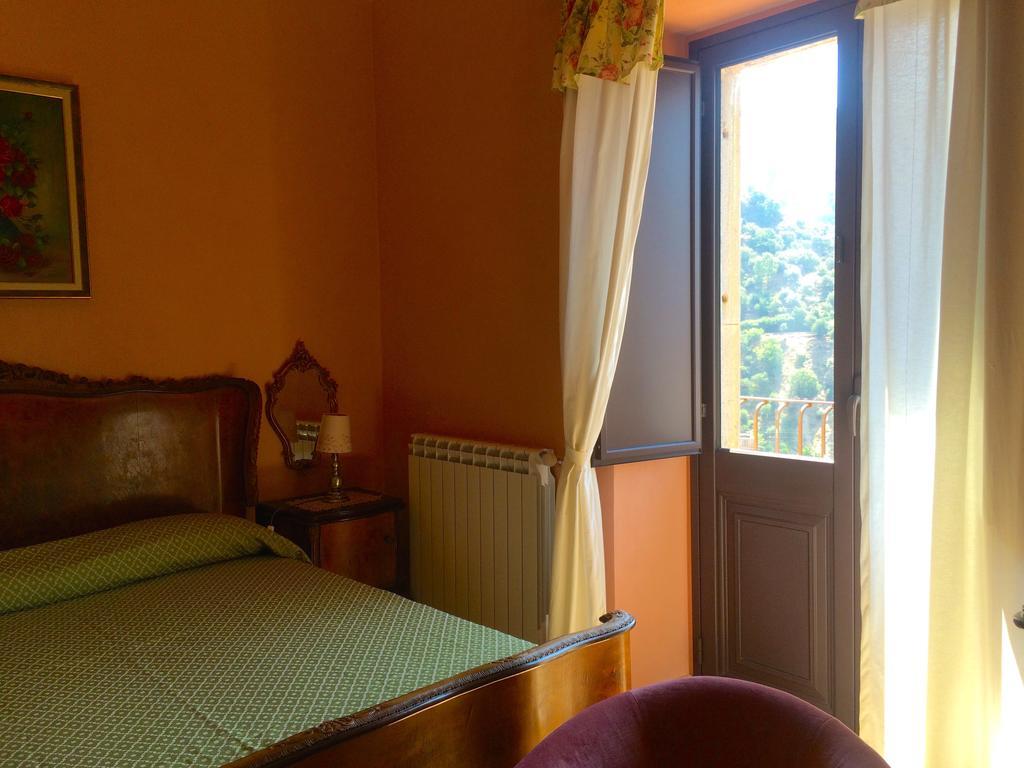Ferienwohnung Palazzo Cutrufelli Graniti Zimmer foto
