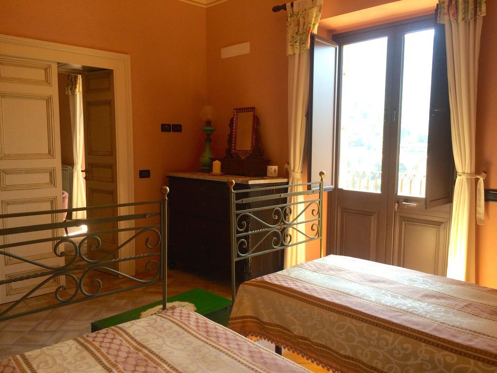 Ferienwohnung Palazzo Cutrufelli Graniti Zimmer foto